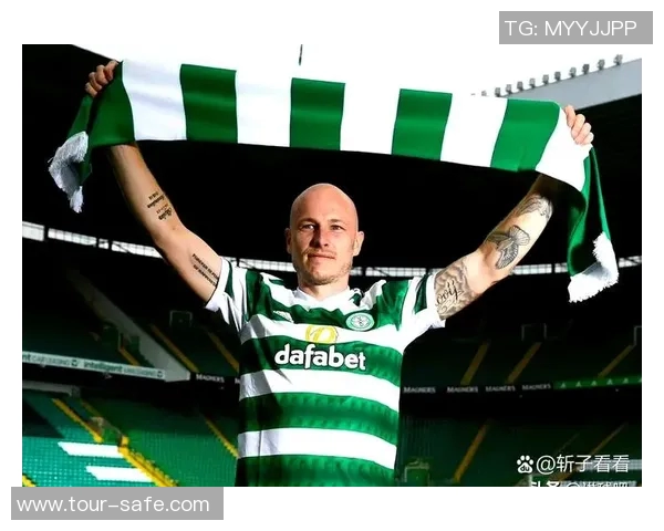 近两米的足球明星如何在绿茵场上展现超凡魅力与实力