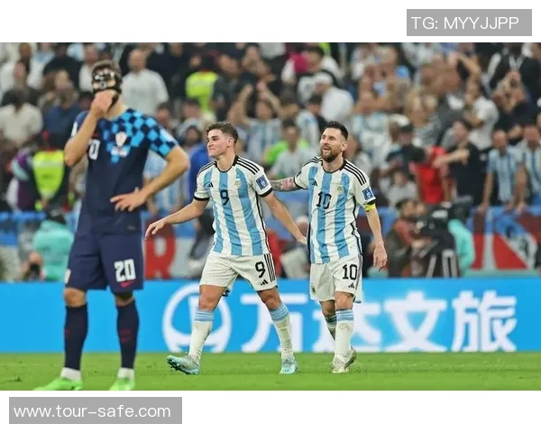 足球巨星的传奇人生与奋斗历程揭秘